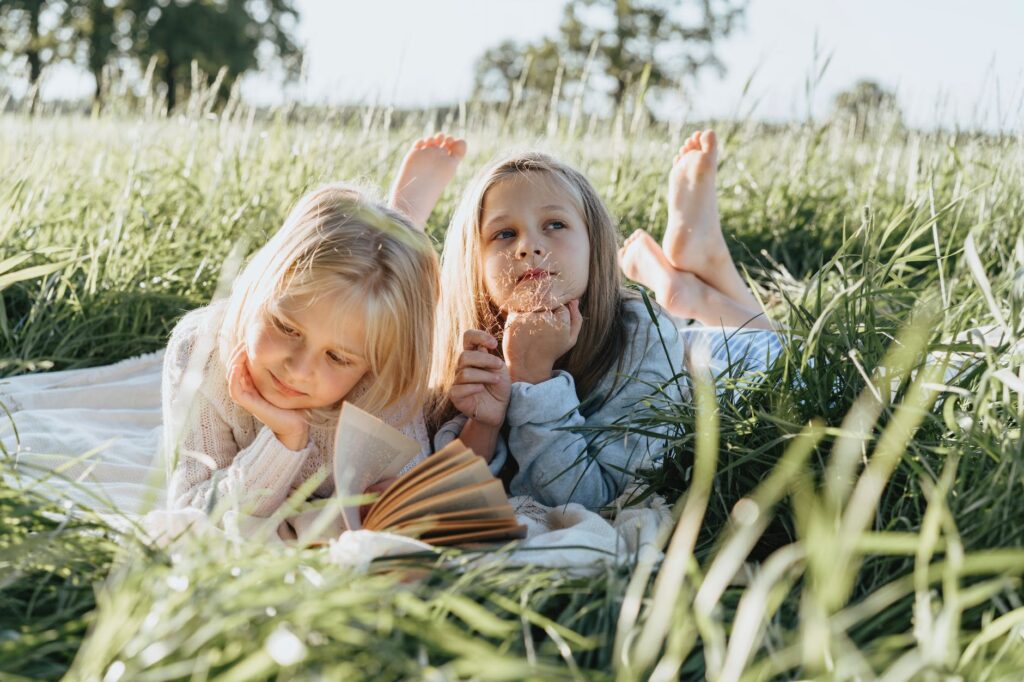girls reading outside